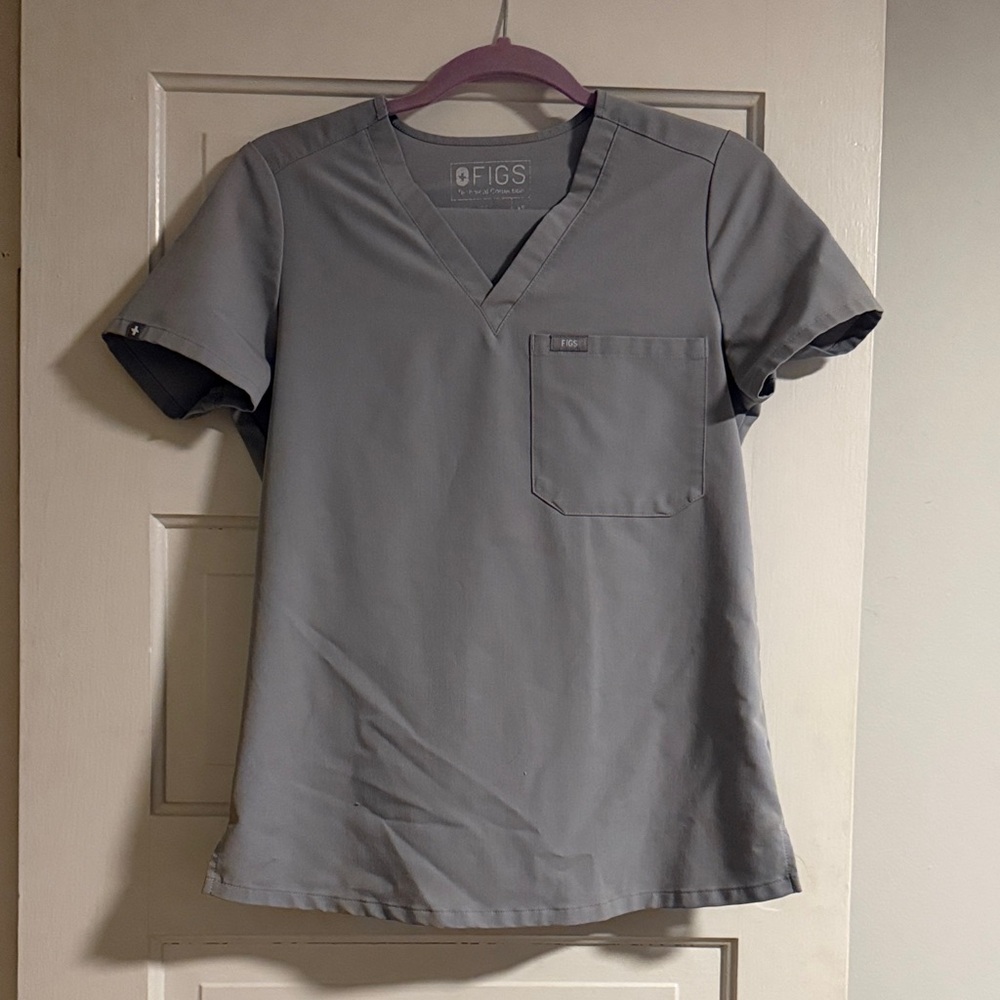 FIGS Women’s Cement Catarina Scrub Top